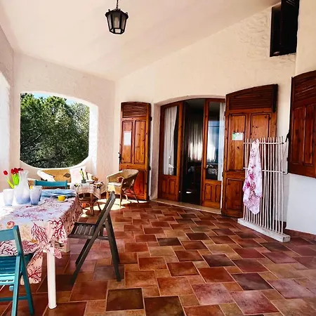 Dom wakacyjny The Wonderful World - Terrace With Sea View And Grill SantʼAntìoco